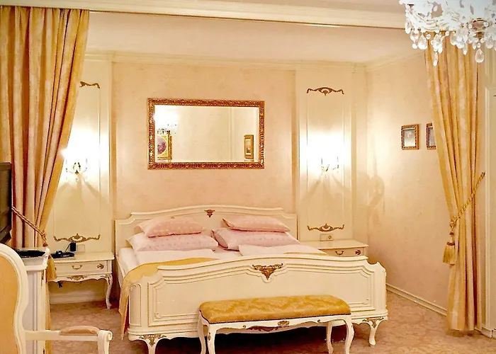 Hotel Roemischer Kaiser 4*