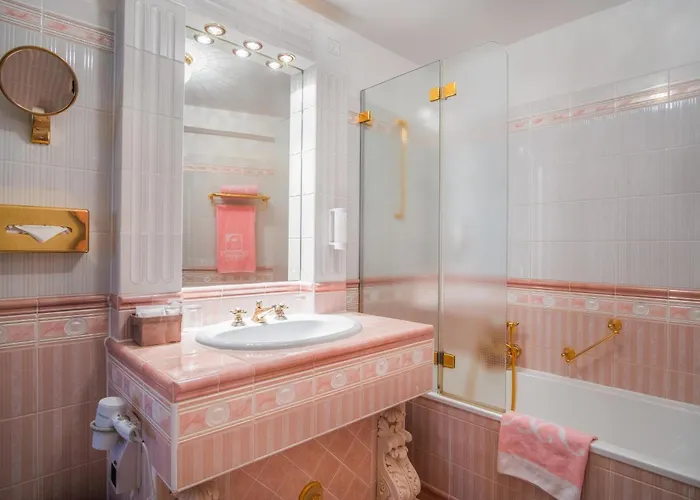 Hotel Roemischer Kaiser 4*